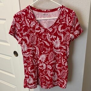 Croft & Barrow Ladies Classic v-neck tee size Medium